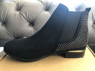 New black booties size 6