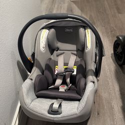Chicco KeyFit35 carseat with two car seat bases