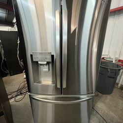 Lg 28 Ft.³ Refrigerator