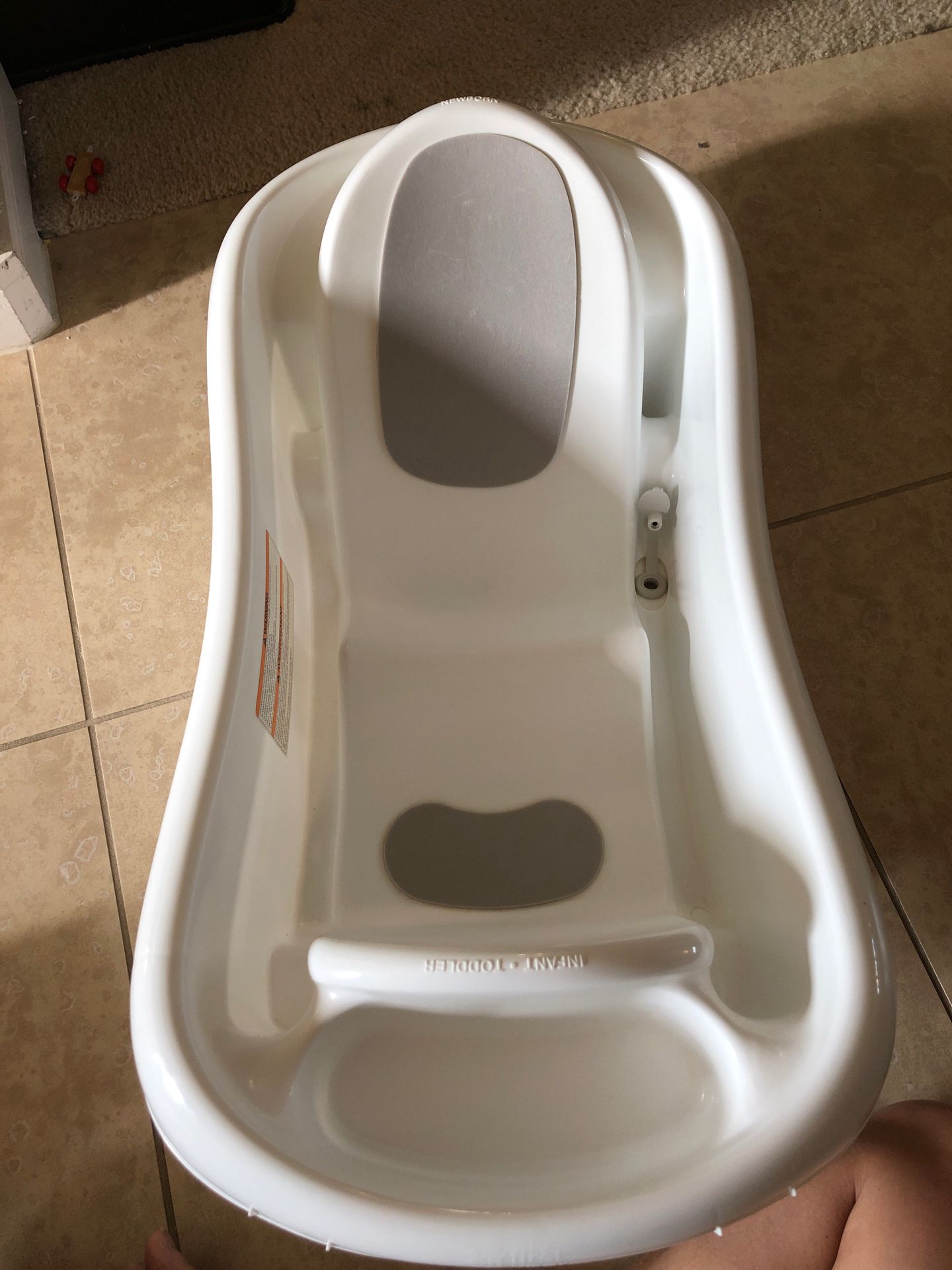 Baby bath tub