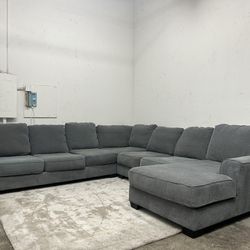 Delivery Available! Gorgeous Refurbished 🧼 U Shaped Sectional Sofa With Chaise 