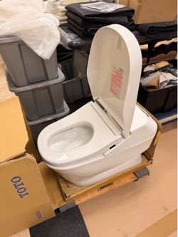 Neorest® 700H Dual Flush 1.0 or 0.8 GPF ADA Height Toilet