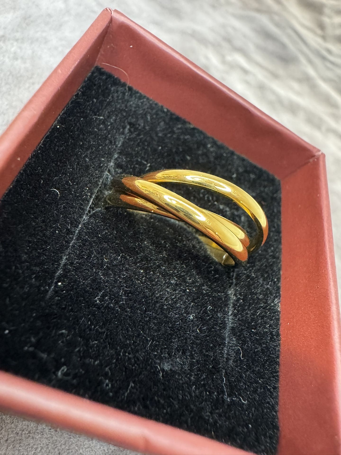 NEW Trinity Interlocking Ring 18K Gold Plated Stainless Steel Size 6 