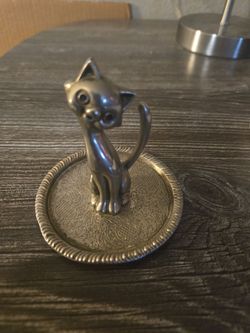 Cat ring holder