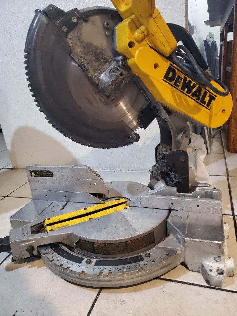 DEWALT 12in COMPACT MITER SAW for Sale in Las Vegas, NV OfferUp