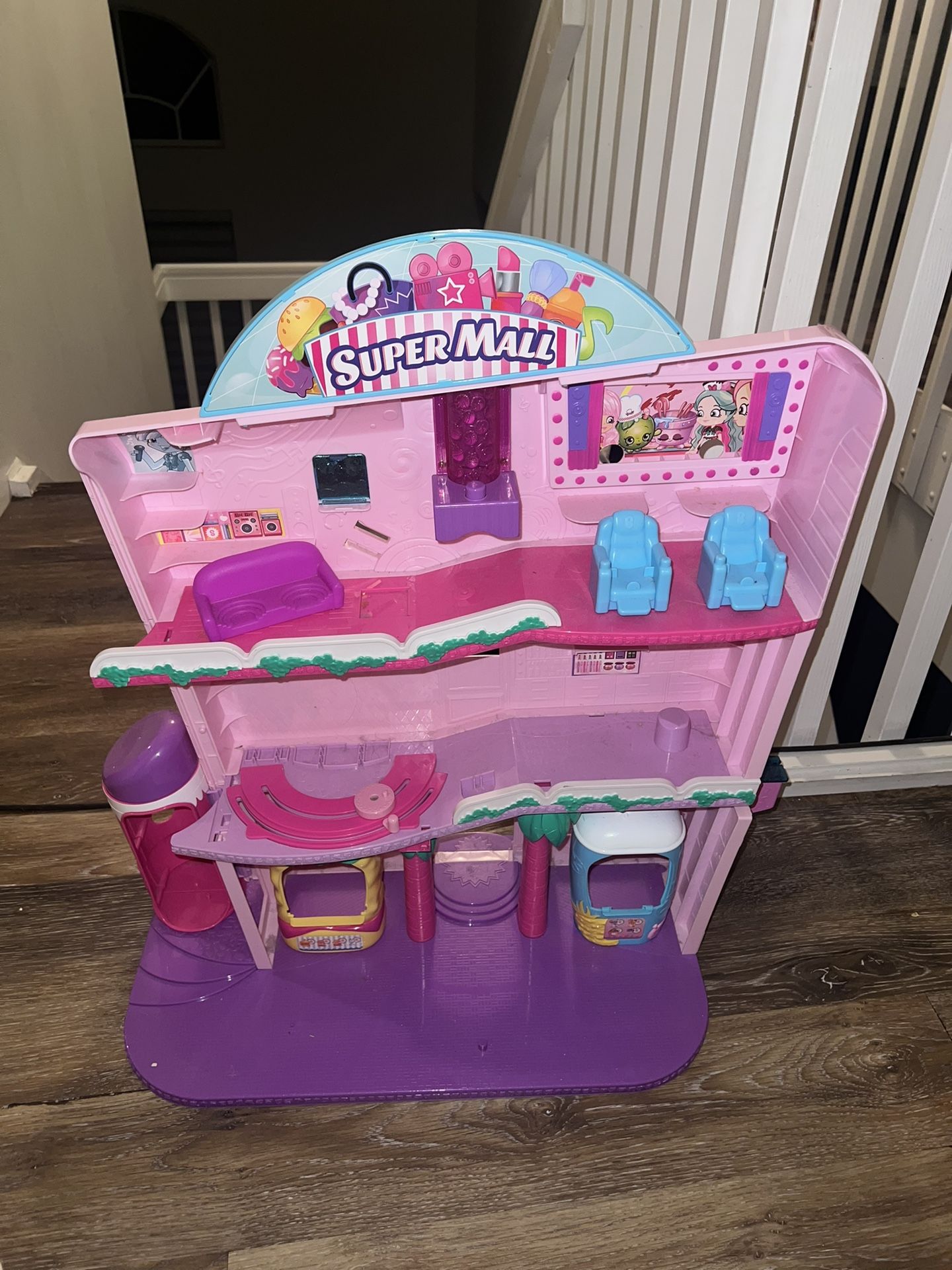 Super Mall Doll House