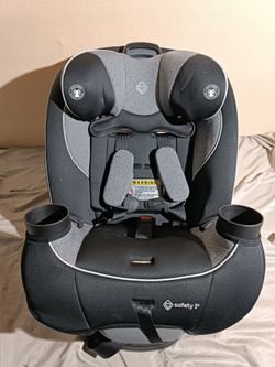 Beautiful brand new Safety 1st Convertible Car Seat 2025 year