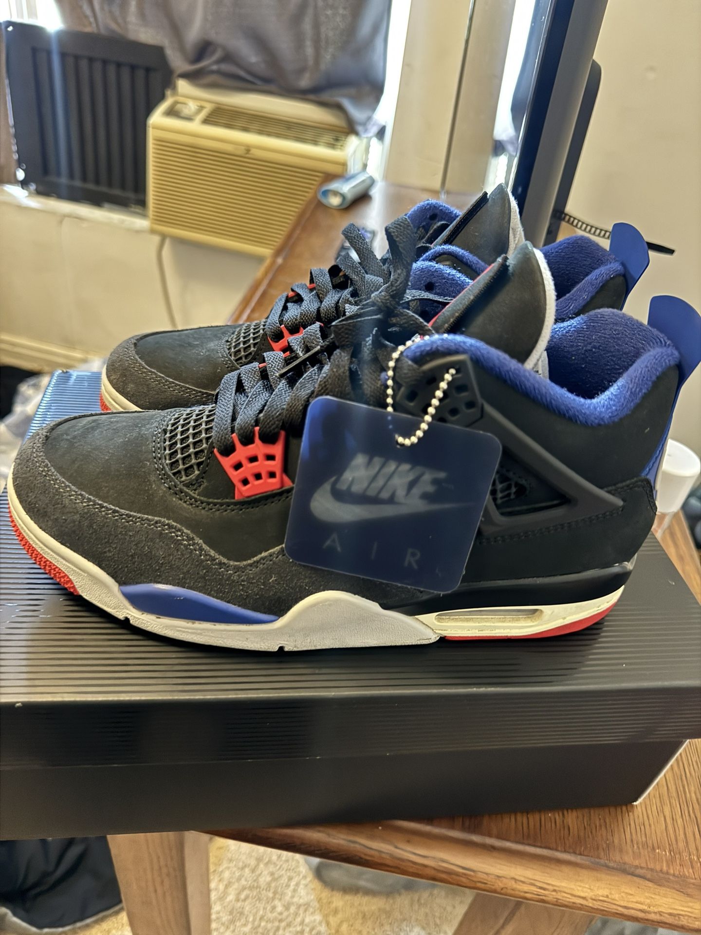 Jordan 4s