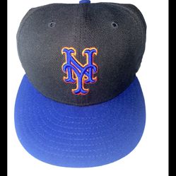 New Era  Authentic  collection size 7 1/8. 56.8 cm New York Mets Fitted 