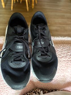 Tennis shoes