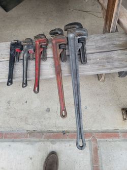 Pipe wrench