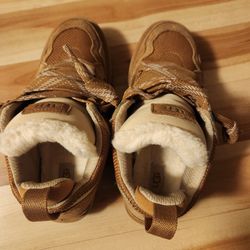 Women Ugg shoes