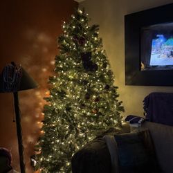 Free Christmas Tree  🎄 