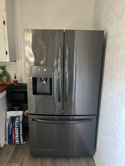 Frigidaire Standard-Depth 27.8-cu ft 3 -Door 36-in Wide with Ice Maker ( Black Stainless Steel )