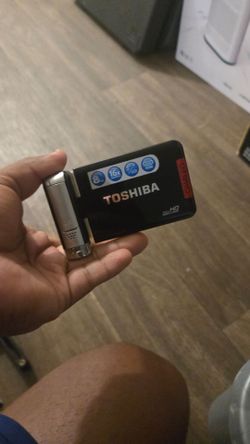 TOSHIBA CAMCORDER LIKE NEW 2 NEW BATTERIES AND NEW CHARGER INCLUDED $ 80***
