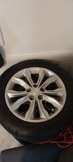 17" Chevrolet Alloy Wheel with Tire.
