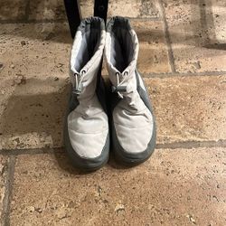 Women’s Snow Boots (size 7)