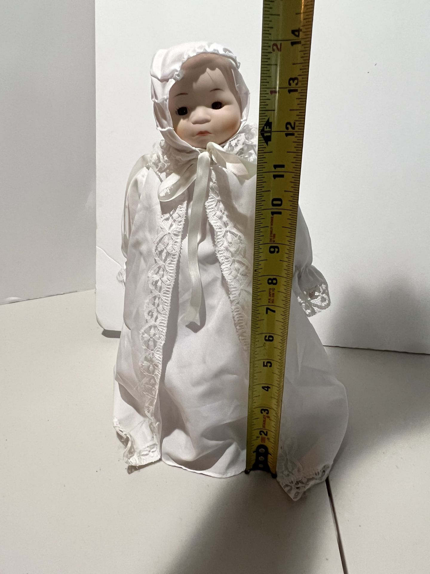 Vintage HERITAGE Musical Porcelain Baby Doll Ivory Christening Gown 15