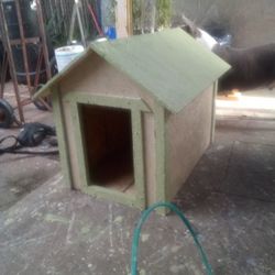 Medium Dog House