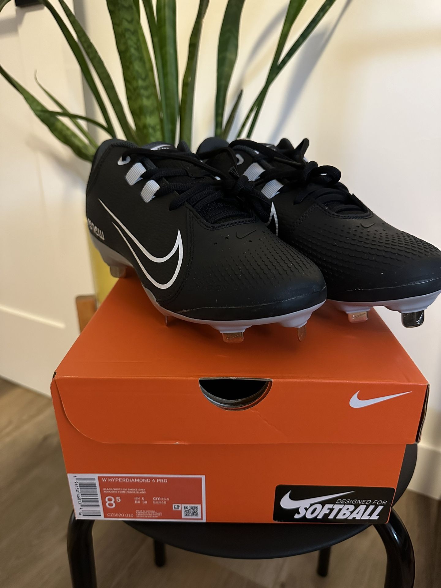 New Women’s Nike Cleats 