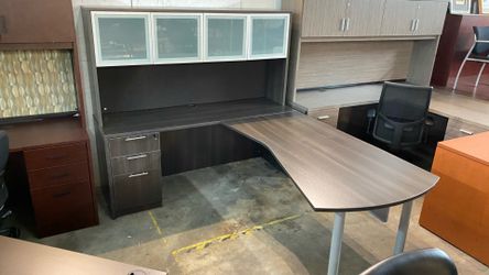 L shaped desk with hutch