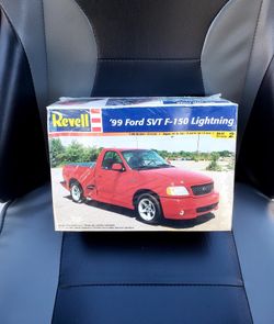 REVELL 1999 SVT F-150 LIGHTNING 1/25 PLASTIC MODEL KIT NEW SEALED BOX