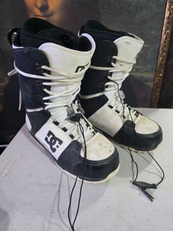 DC Rogan 2010 Snowboard Boots Size 13 US.
SEE DESCRIPTION