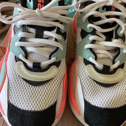 Puma - Woman’s Size 7