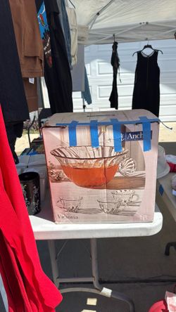 Punch bowl with glasses