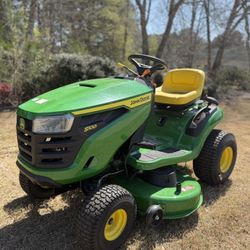 John Deere 42 Inch Riding Lawnmower 