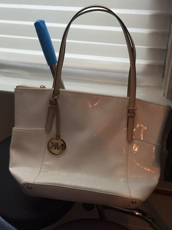 Authentic mk handbag almost new