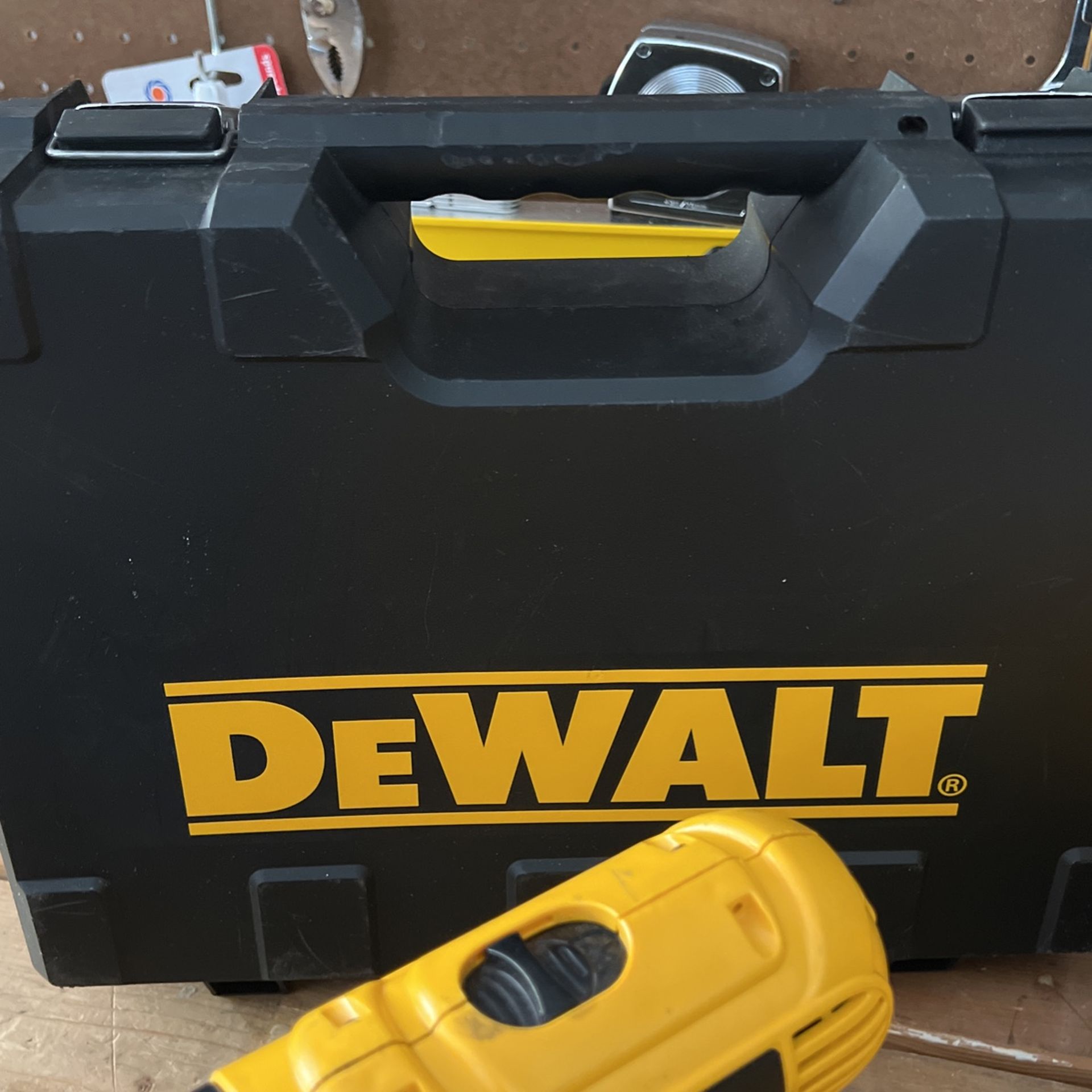 DeWalt Drill / Hand Vacuum for Sale in Sun City, AZ OfferUp
