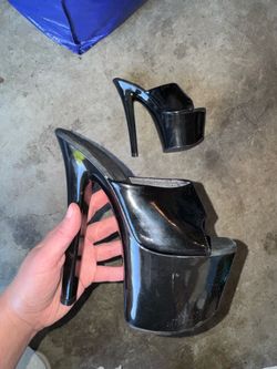 gently worn black pleaser pumps size 5