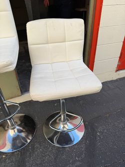 Set of 3 White Adjustable Swivel Bar Stools – Chrome Base