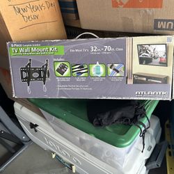 Tilting TV Mount Kit  32-70 In 