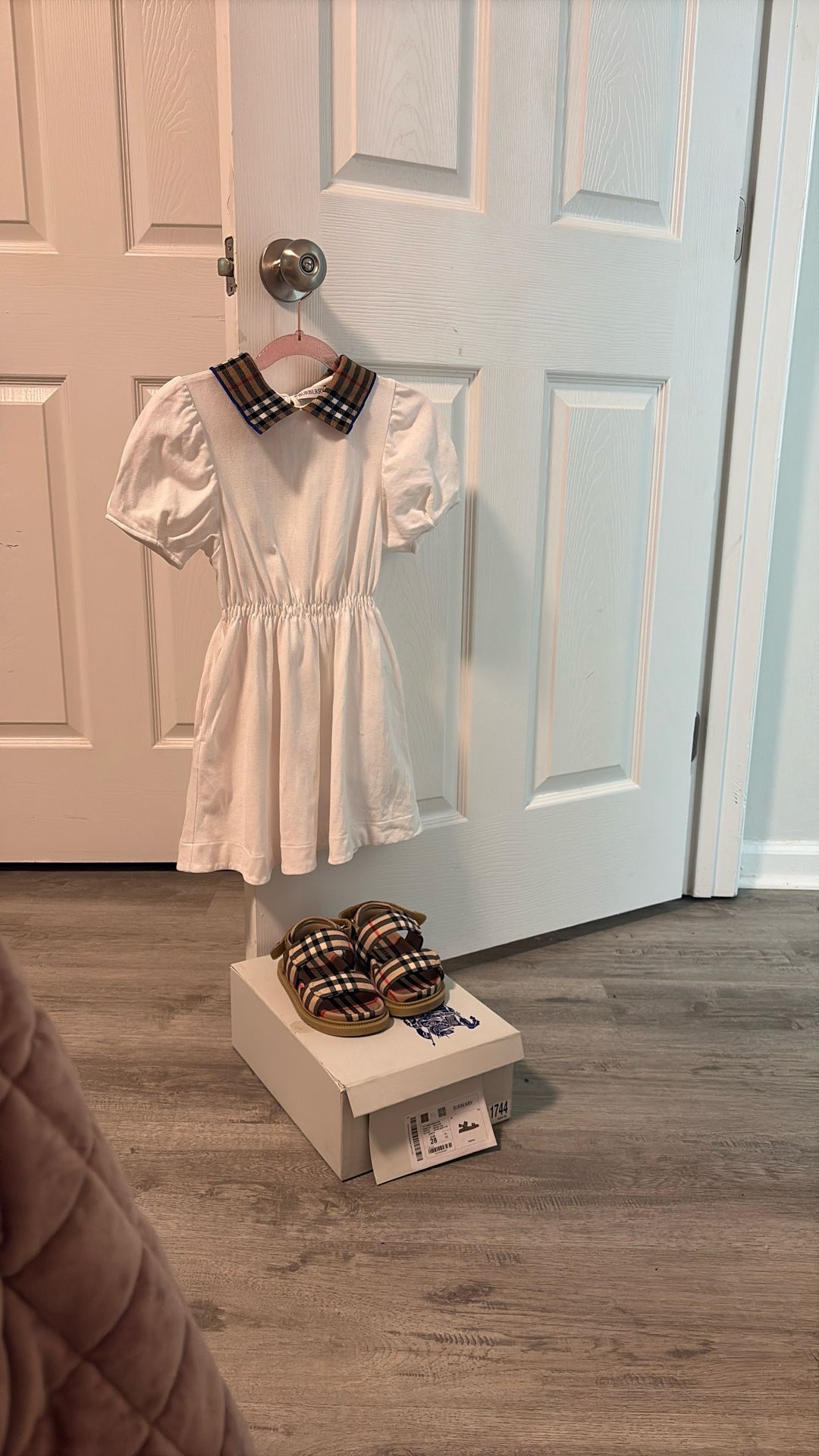 **GIRLS 4T BURBERRY DRESS & MATCHING SANDALS Sz 28***