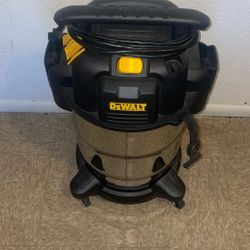DEWALT 10-Gallon 6.5 HP Corded Wet/Dry Shop Vacuum with Accessories Included