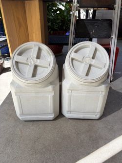 Dog Food Storage Container (total 2)
