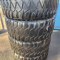 MICKEY THOMPSON 35X12.5R20 (TIRE SET)