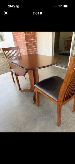 Small kitchen table with two chairs $150