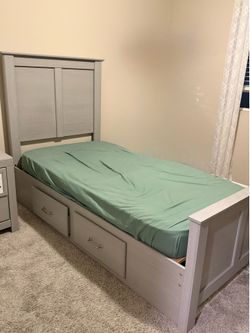 Platform bed with drawers