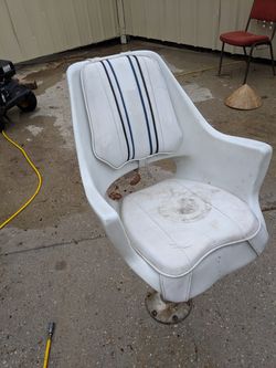 Boat chair with pedestal mount