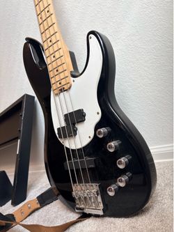 4 string electric bass guitar (Jackson X Series Signature David Ellefson Concert Bass CBXM IV.)