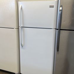 Frigidaire 18 Cu Ft Top Freezer Refrigerator Apartment Size Refrigerator 