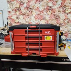 Milwaukee
PACKOUT 22 in. Modular 4-Drawer Tool Box with Metal Reinforced Corners and 50 lbs. Capacity