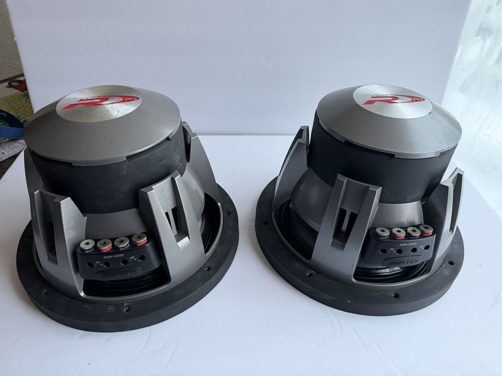 2 10"Alpine Type R subs amazing powerful subs 