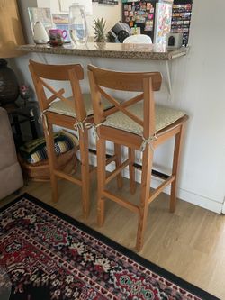 Set of 2 Wooden Bar Stools