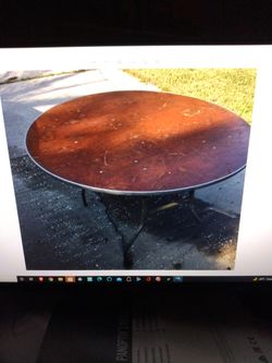 Round Banquet Table