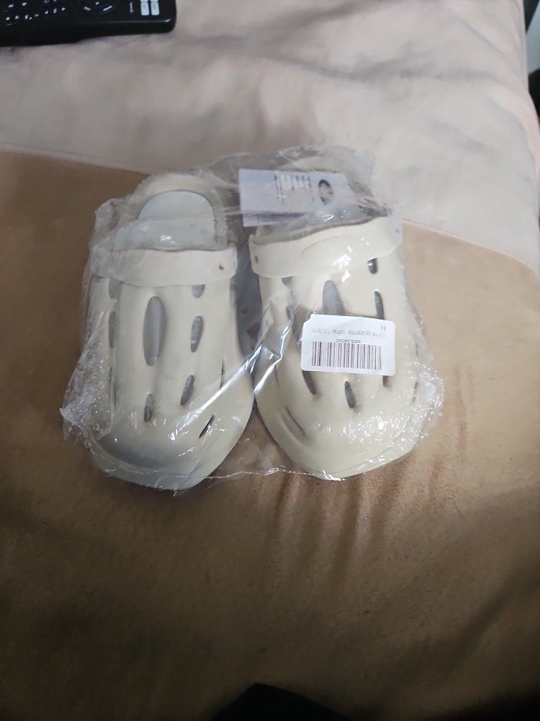 Kid Clugs Slippers Size 11 To 12