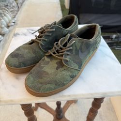 Nike Stefan JANOSKI Lunarlon Shoes. 